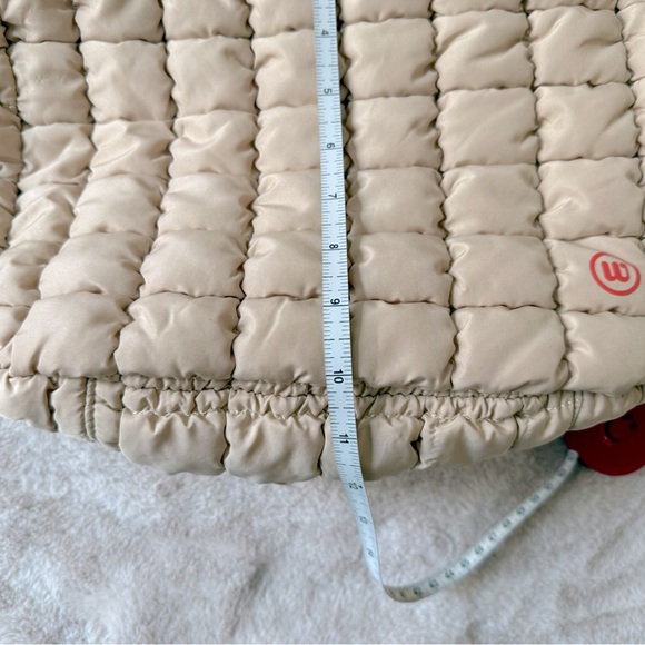 NWT Wantable Quilted Puff Tote Bag Off White Tan - Picture 9 of 9